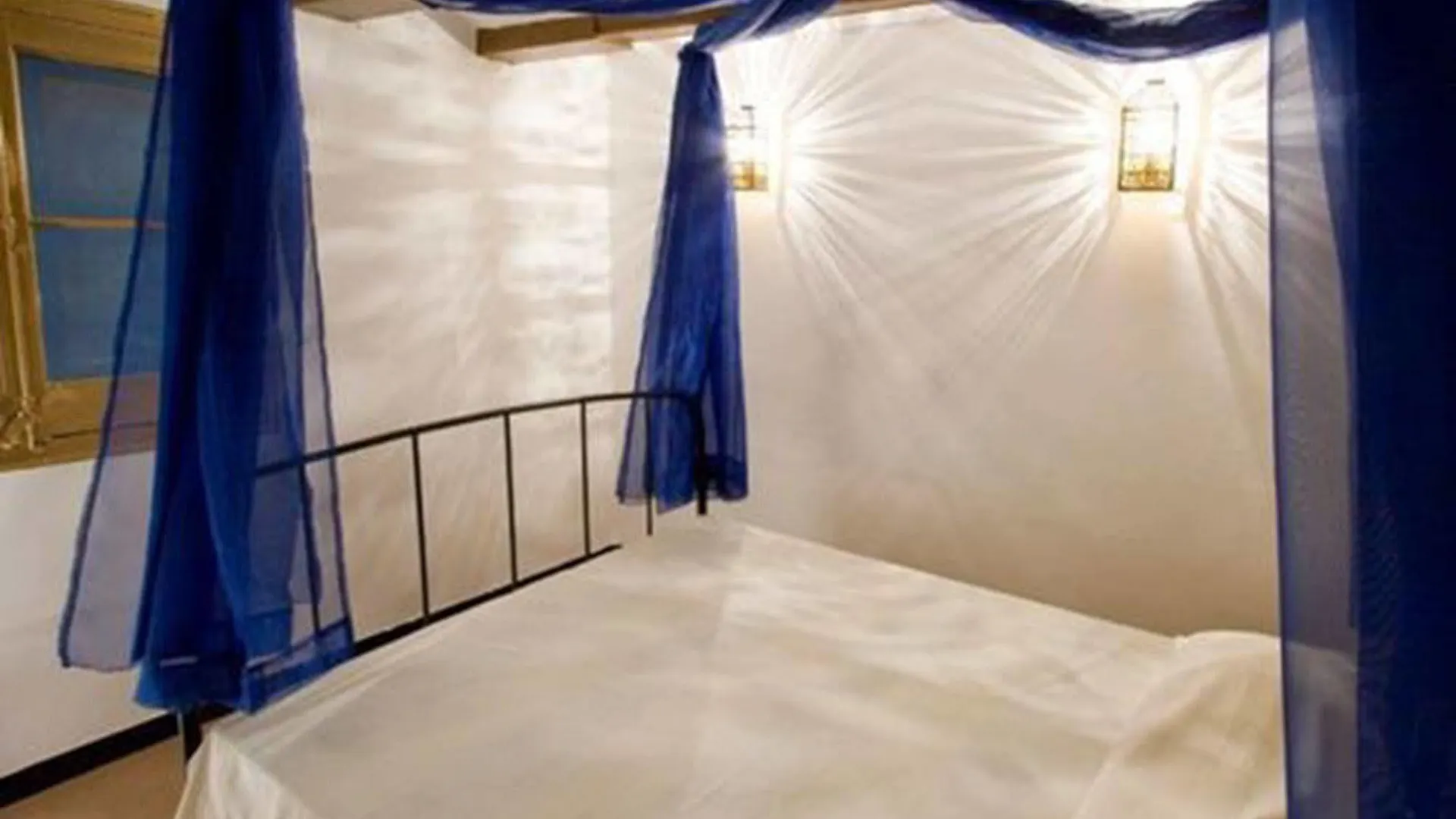 Serenity Gotic Hostel Барселона 2*,